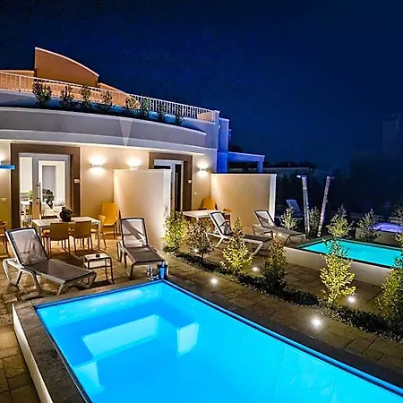 La Collina Di Montegrappa - With Heated Private Pool - With Shared Pool Villa