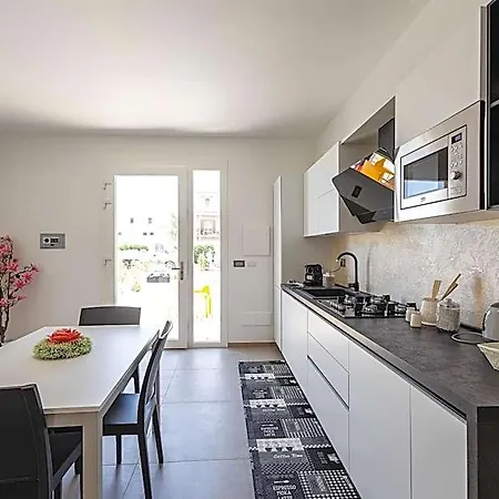 Villa La Collina Di Montegrappa - With Heated Private Pool - With Shared Pool Matino