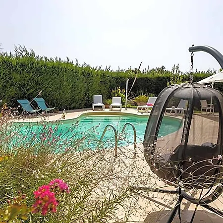 La Collina Di Montegrappa - With Heated Private Pool - With Shared Pool Otel